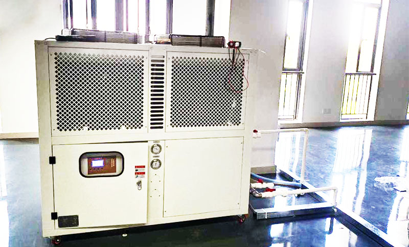 模具、吹塑、行業(yè)冷卻用箱體式冷水機